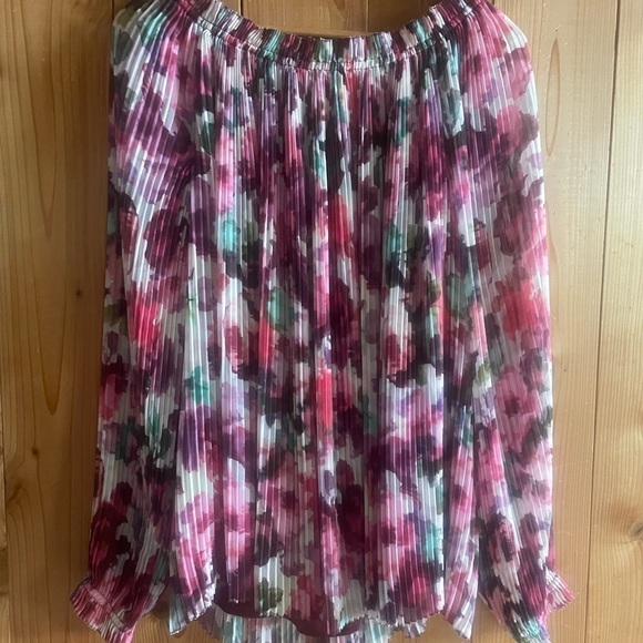 St. John Brigitte Floral-Print Georgette Pleated Blouse - Picture 8 of 10